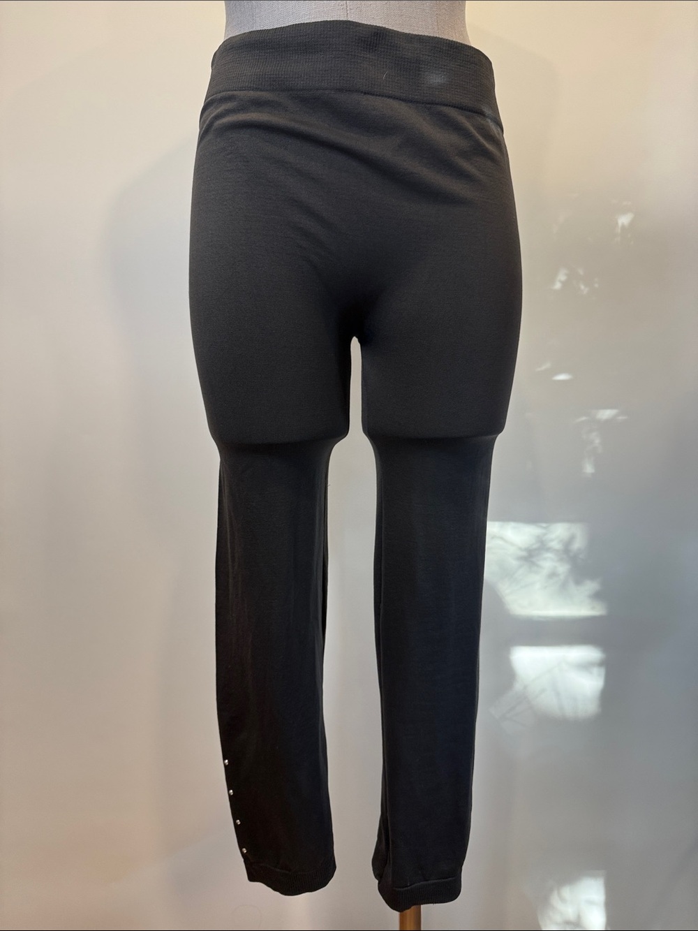 Black Capri Leggings with stud Detail | Size XL | New Without Tags